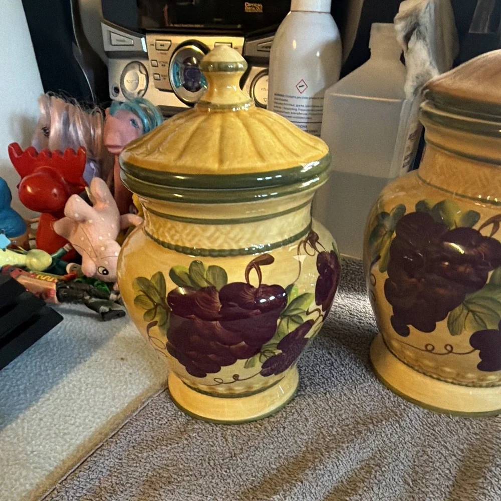 Casa Vero by Ack Tuscany Ceramic Grape Canister Set 4 Pc Lidded, MW/DS Safe. New